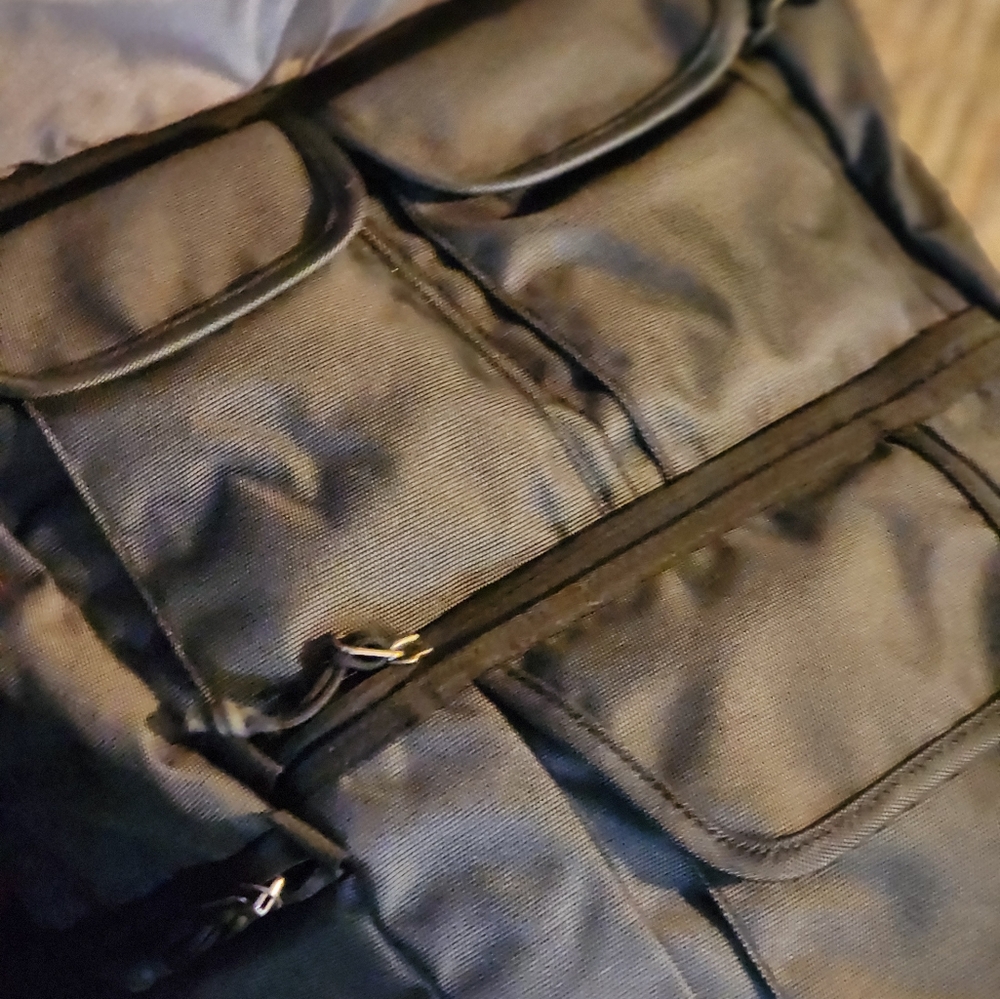 Thule Covert DSLR backpack - Picture 6 of 9